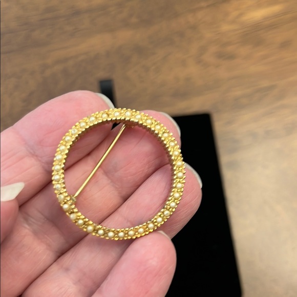 Source Unknown Jewelry - Vintage Gold and Pearl Circular Brooch with Textured Edge mid century!